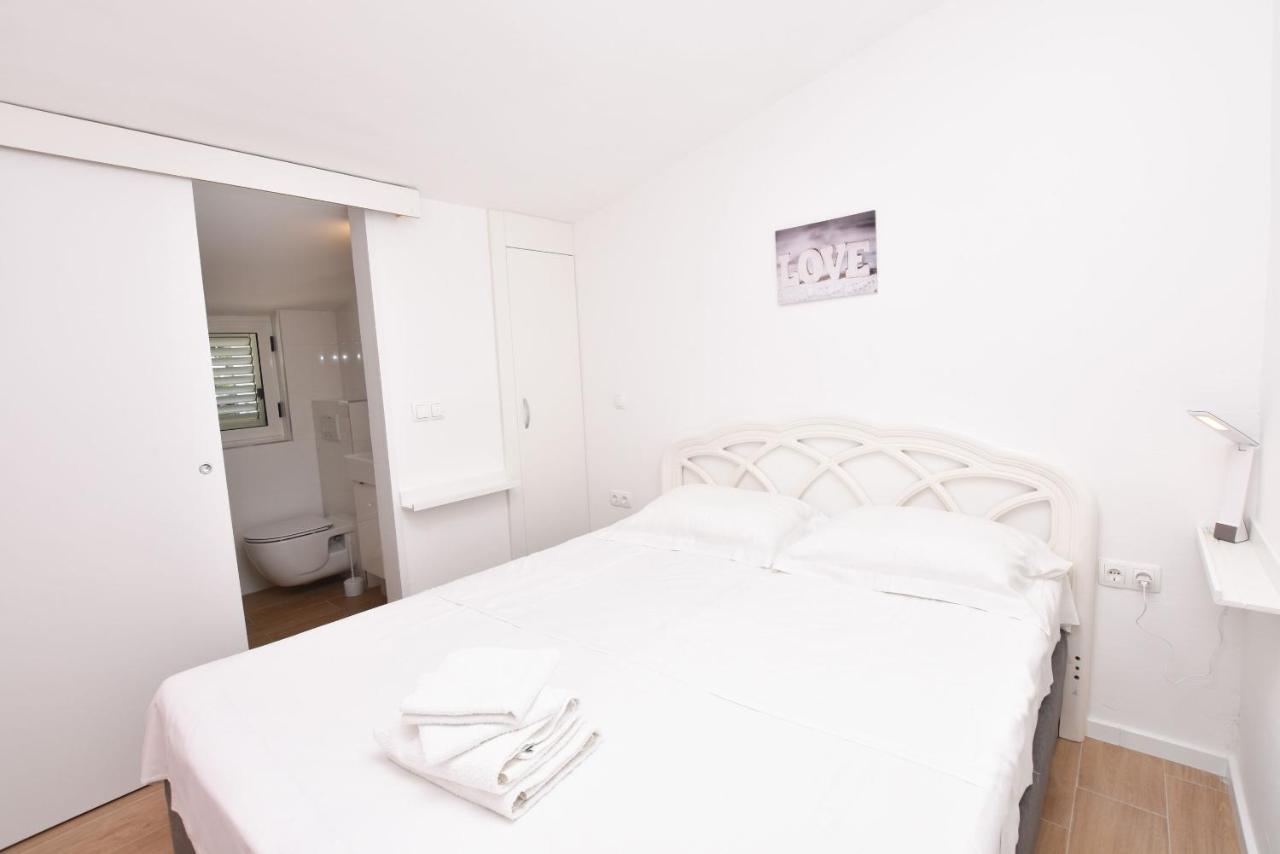 Nina Apartment Primosten